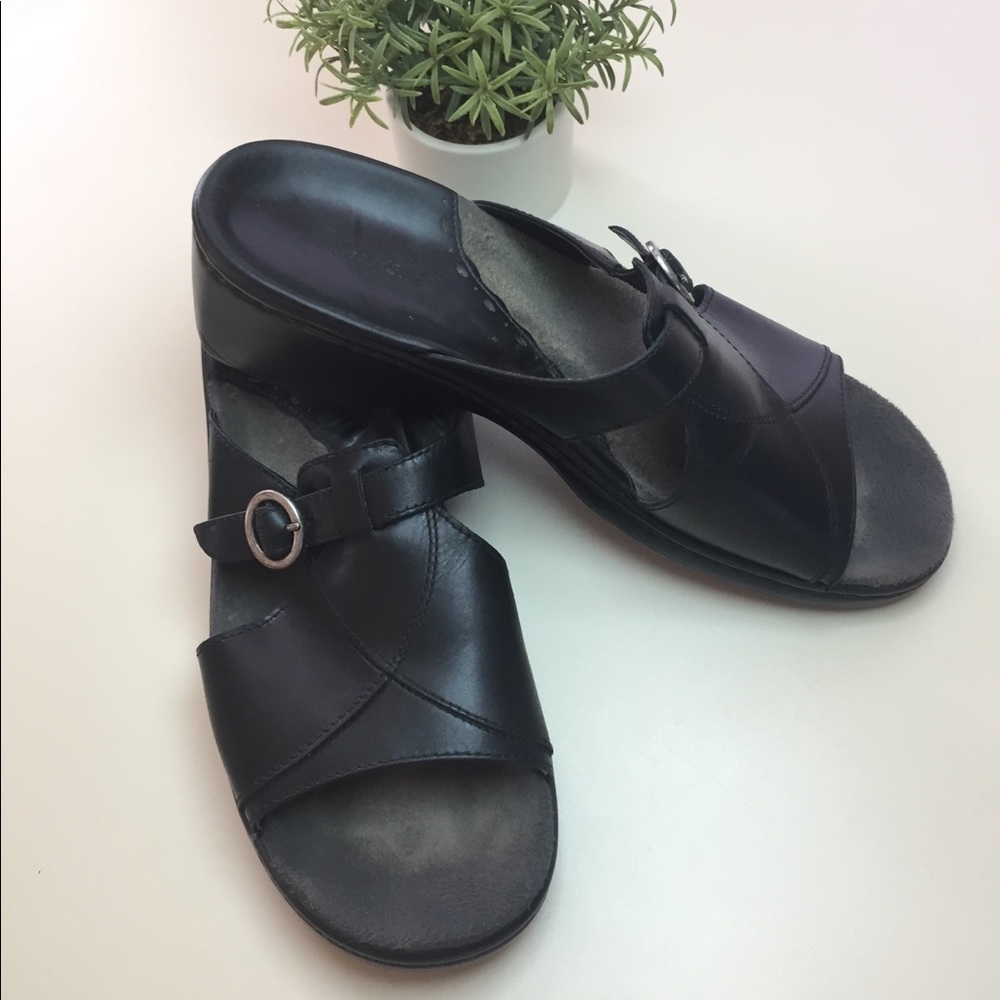 Clark’s Ladybelle Black Slip-on Sandal (9)